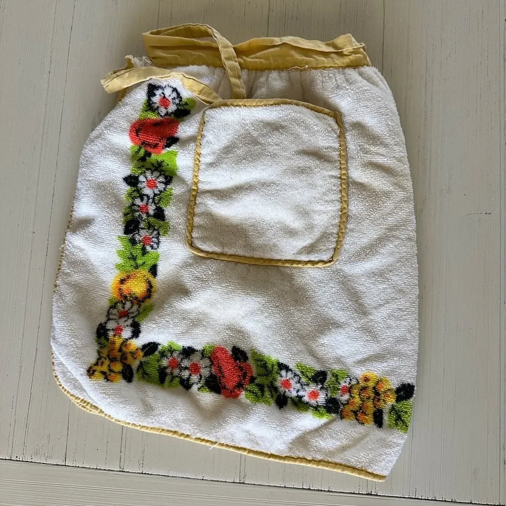 Vintage 70's Apron Half Waist Tie White Yellow Food Vegetable Fruit Dragon Fly